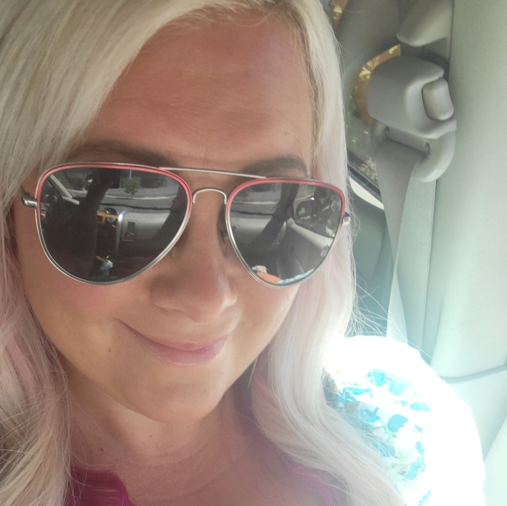 Meet your Posher, Laura